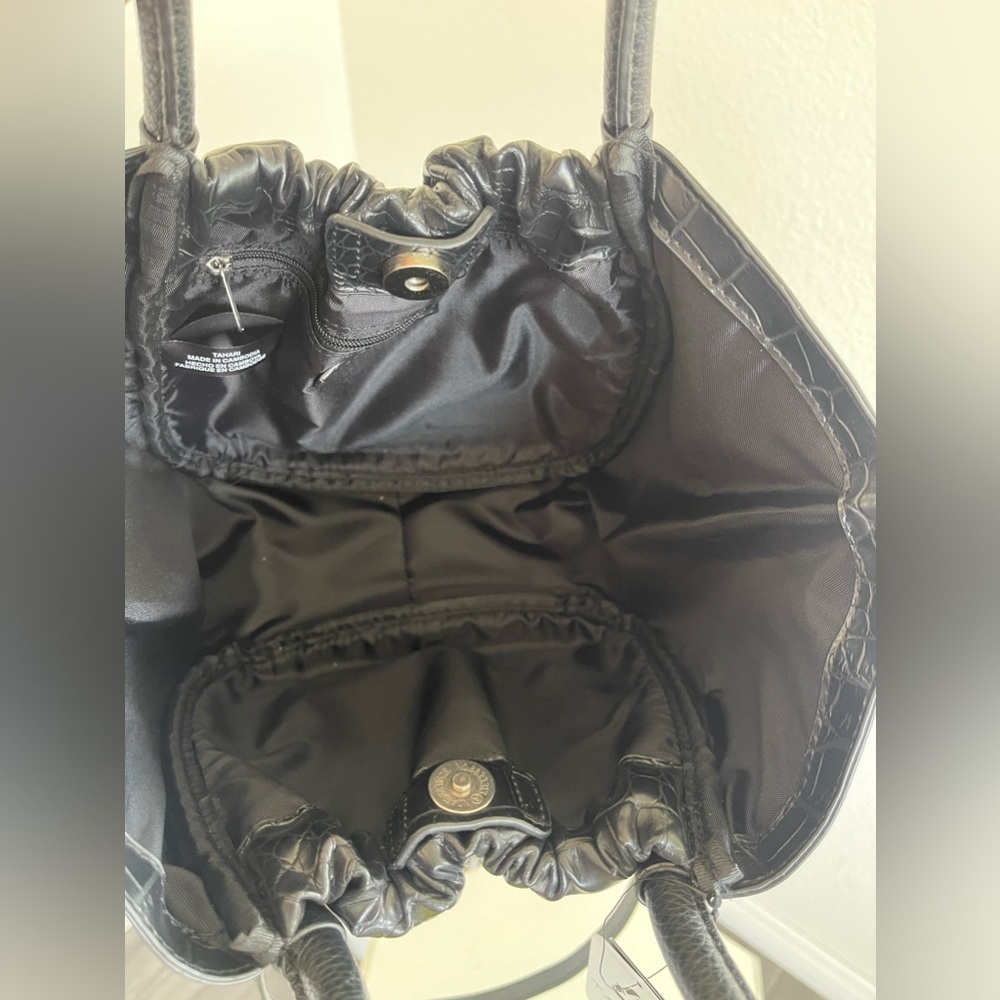 🌼VEGAN LEATHER Black Crossbody Bag🌸 - Picture 6 of 7